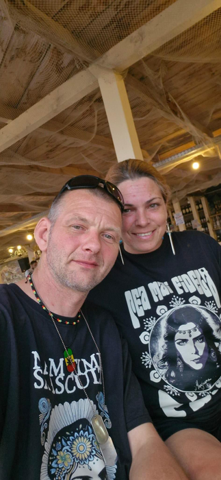 Dana Marijuana și iubitul ei, Valentin