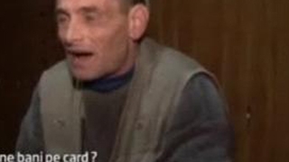Viata de cersetor roman! Merge cu taxiul si strange bani pe card!