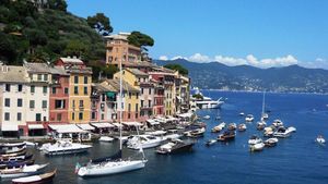 Amendă de 270 de euro pentru turiștii care fac poze în acest oraș din Italia. E una dintre destinațiile preferate de români