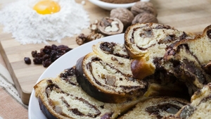 Câte calorii are o singură felie de cozonac. Câte poți mânca de Revelion fără să te îngrași
