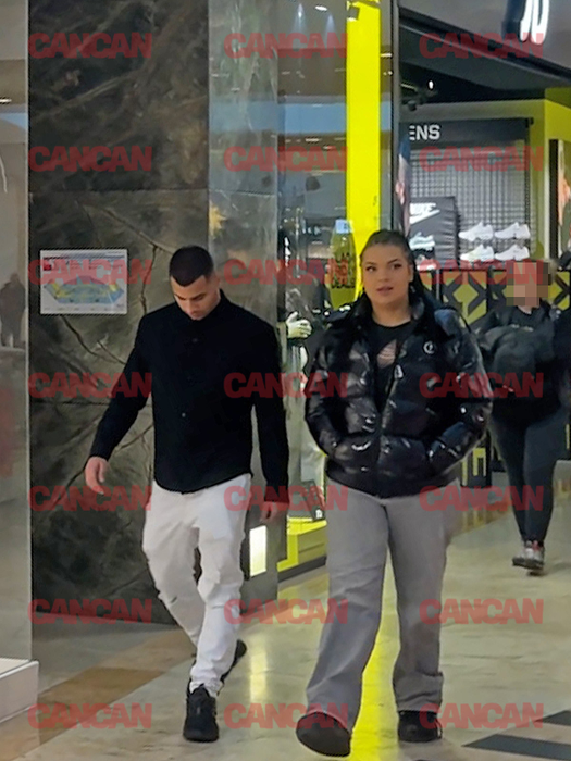 Cei doi au luat la pas magazinele, dar nu s-au ținut deloc de mână