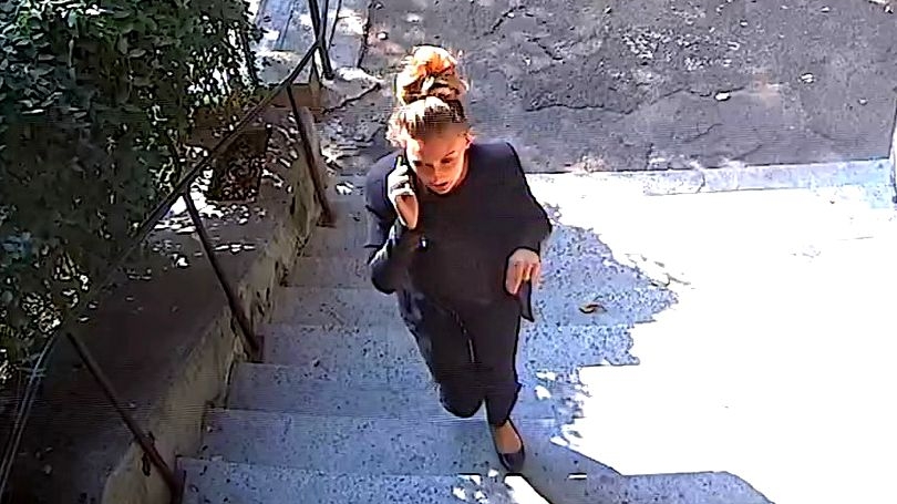 Ea este femeia care a pus pe jar toată Poliția Română! Cum a reușit să păcălească un cuplu de pensionari