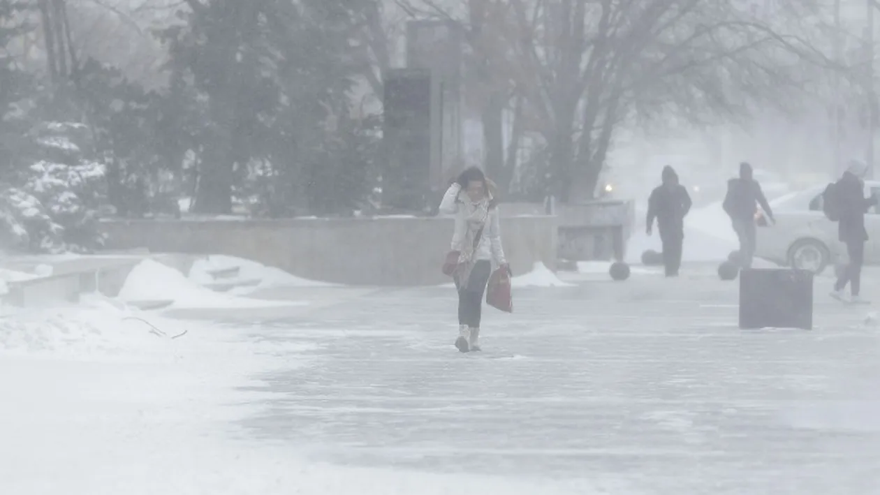 Avertizarea meteorologilor! Ninsori abundente și cod galben de viscol în mai multe regiuni din țară