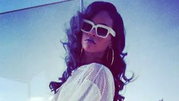 Cand vei vedea imaginile astea sigur iti vei spune ca o vrei cu desavarsire... in pat! Rihanna, intr-o ipostaza erotica