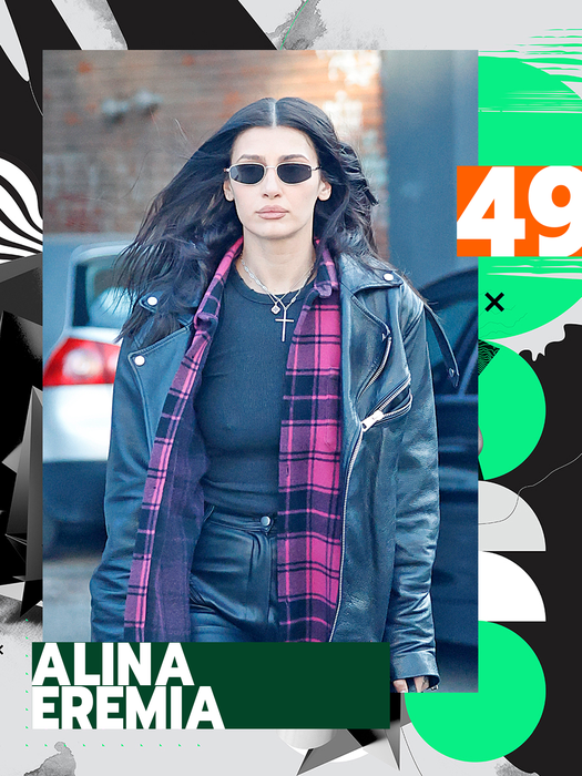 Top 50 dive cu “butonașii” la înaintare. Cine “înțeapă” mai puternic dintre Bianca Drăgușanu, Antonia sau Delia?