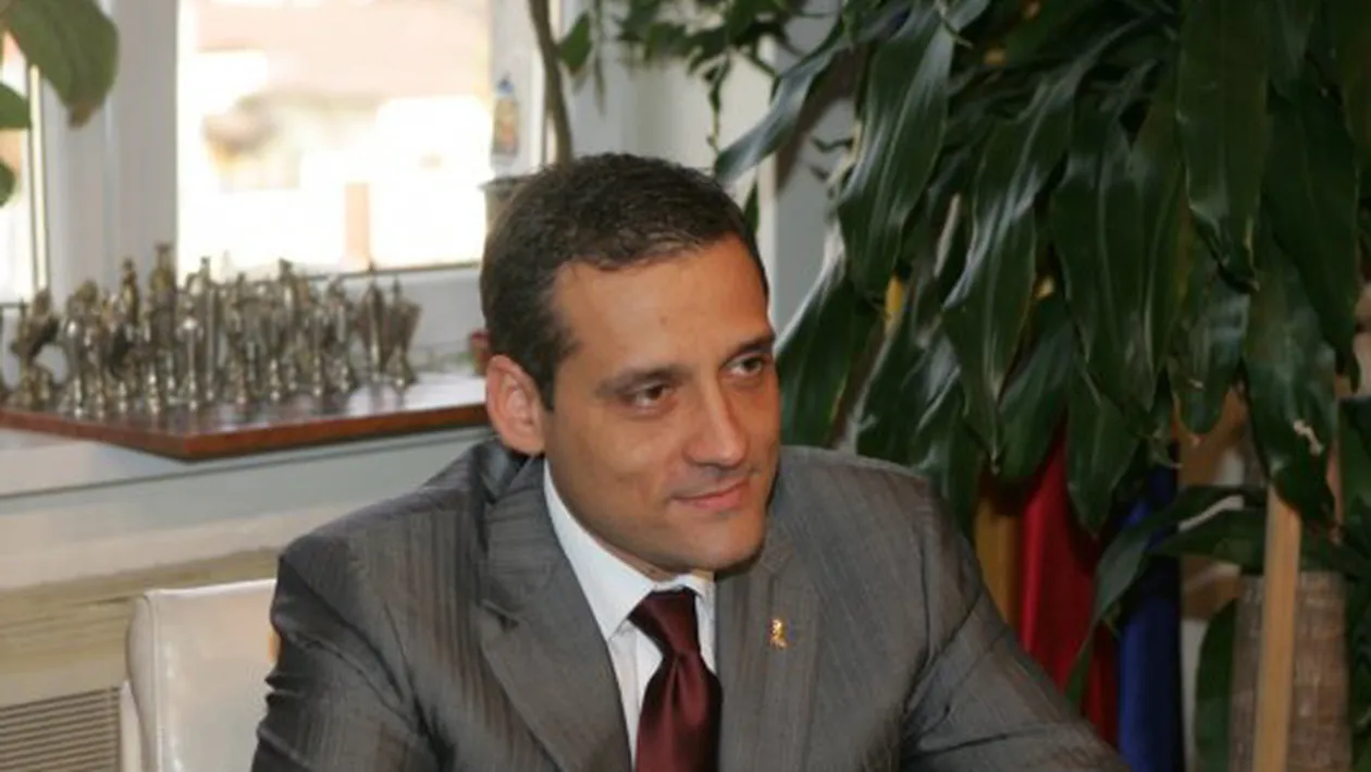 Nu ai unde să îţi parchezi maşina? Primarul Mutu vine cu alternativă. Unde poţi să o laşi pe timp de noapte