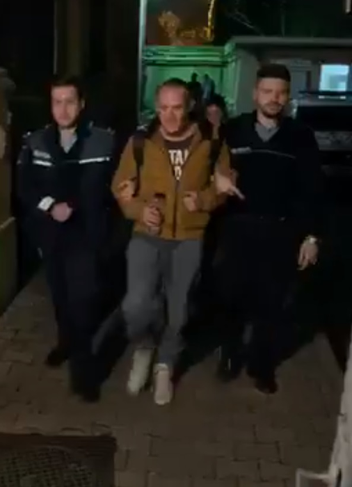 What’s Up, primele imagini după ce a fost audiat în urma scandalului cu iubita lui! Artistul are mai multe răni pe corp