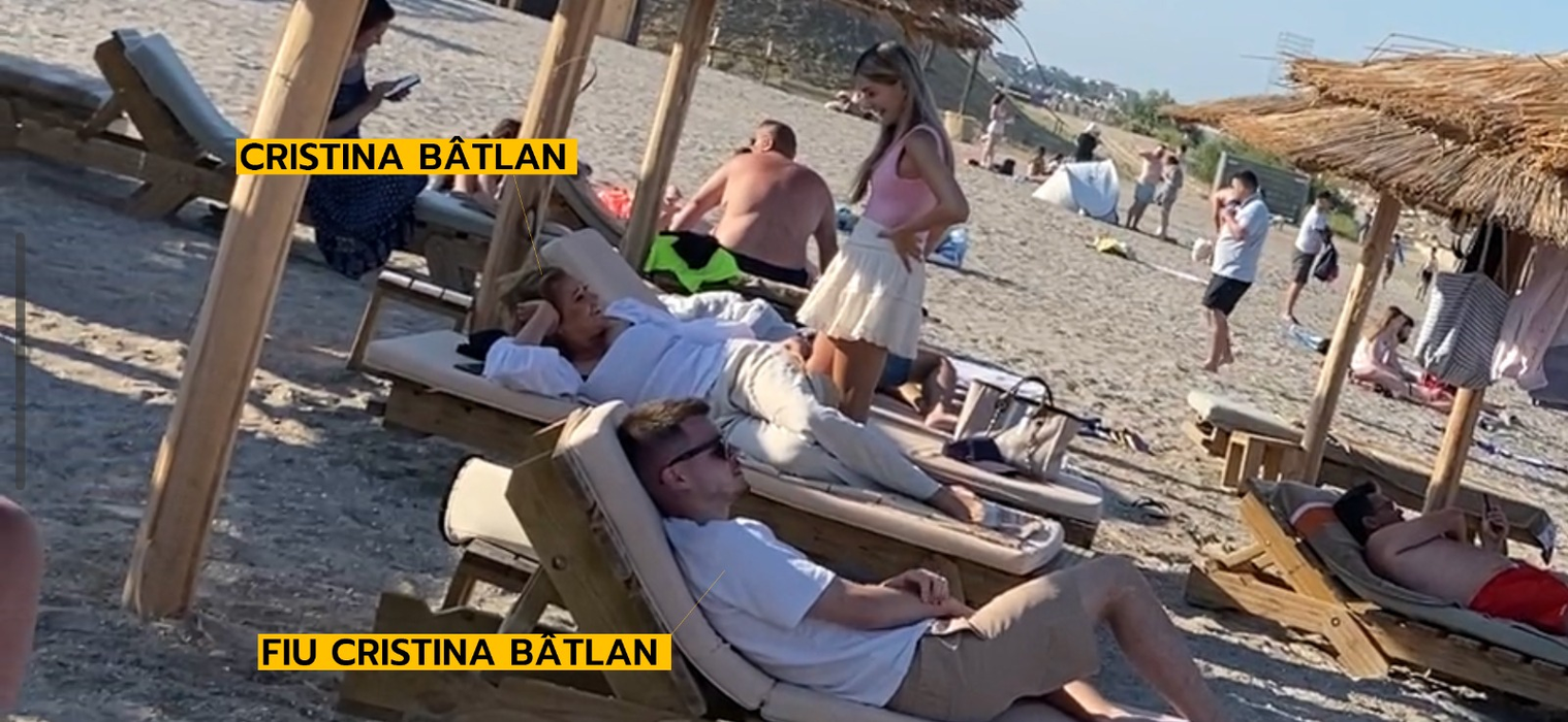 Cristina Bâtlan și fiul, pe plajă la Mamaia