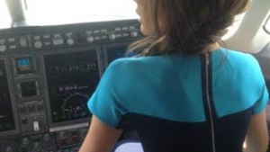 Victoria Beckham isi hraneste fetita in timp ce-si reface machiajul!