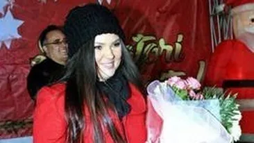 Paula Seling, apariţie de senzaţie după ce a scăpat de kilogramele în plus! Artista şi-a pus o rochie roşie, scurtă şi a atras privirile tuturor