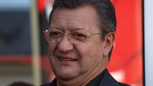 La tribuna, da din gura! La mare, sta cu mainile-n san! Sotia unui politician de la noi, toples la plaja