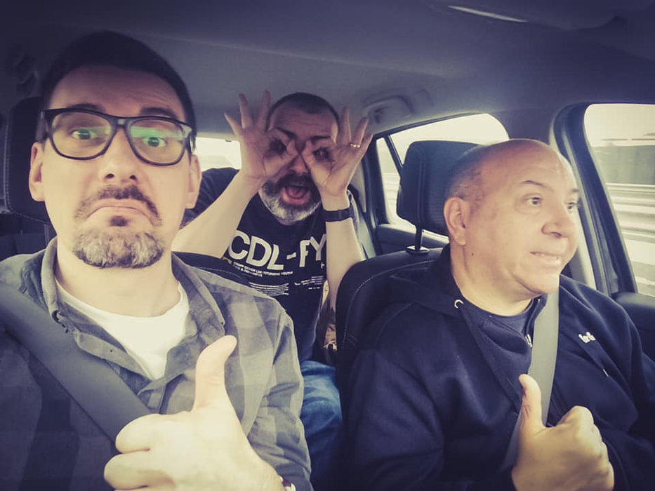 În turneele lor, Cristi Dumitru și Bogdan Nițu îl iau și pe italianul Fulvio Balboni, un alt stand-uper de succes