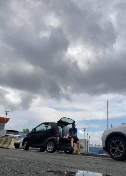 Cătălin Cazacu a luat masa la portbagaj