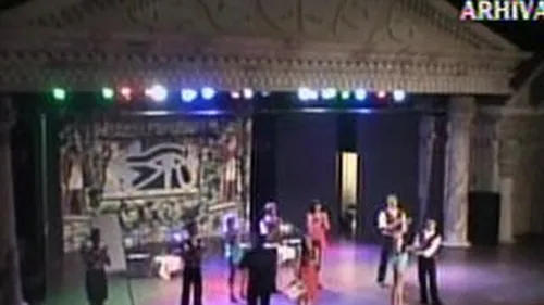 VIDEO Deea Maxer le-a sucit mintile turcilor cu dansul ei din buric! Vezi miscarile senzuale care i-au adus titlul de Miss si afla cati barbati a trebuit sa sarute pentru a castiga!