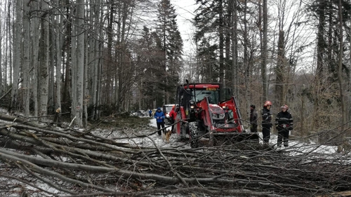 Misiune dificilă la Cota 1400. Un număr de 35 de copii și cinci adulți, blocați la un hotel din Sinaia, fără curent electric