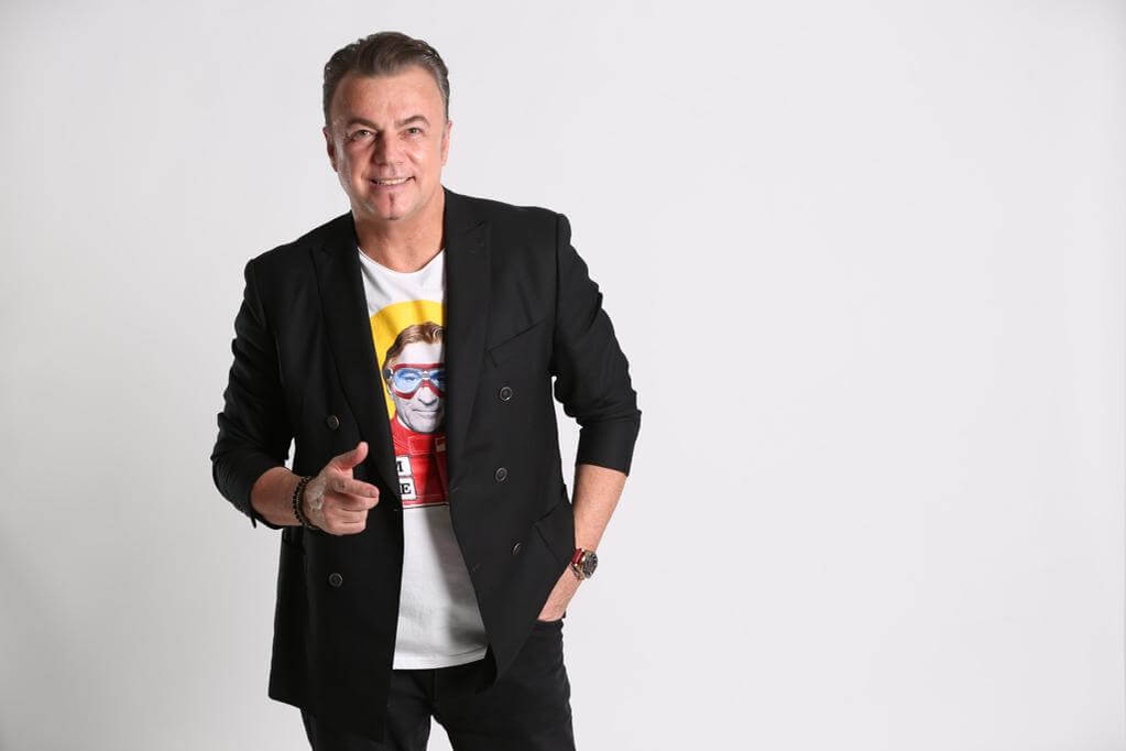 Emisiunea care dispare din grila TVR + Noul format cu o prezentatoare surpriză. După emoțiile cu Alexandra Căpitănescu de la Eurovision, Adrian Enache se pregătește de un nou capitol