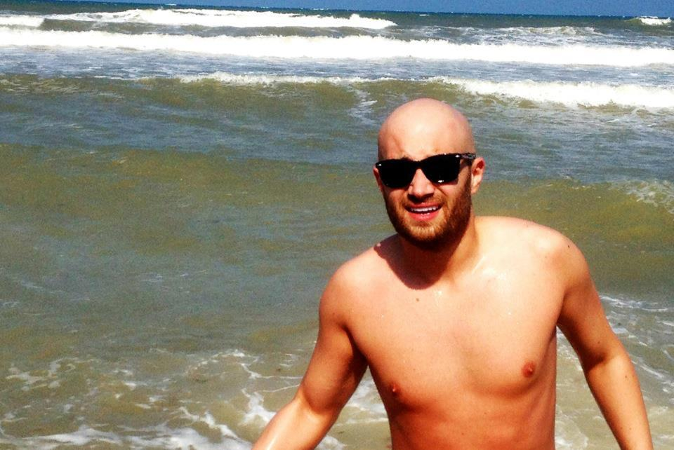 Cum s-a pozat Mihai Bendeac în cabina de la teatru. Fotografia a stârnit un val de controverse: ”Trăistariu, tu ești?”