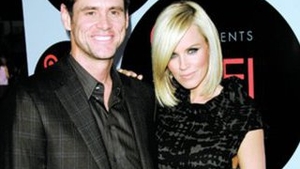 Se intoarce la Jim Carrey? Jenny McCarthy este singura din nou