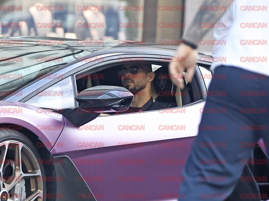 Andrew Tate în Lamborghini Revuelto