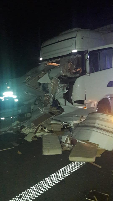 Tragedie pe autostrada A1 Lugoj – Deva. Doi bărbați au murit după ce au fost spulberați de un TIR pe banda de urgență