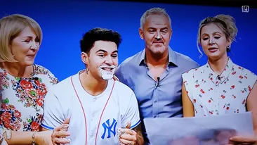 Imagini demențiale cu Mario Fresh când avea doar un an! A refăcut poza de familie la cererea lui Măruță GALERIE FOTO