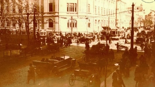 Bucurestiul de altadata! Chiar daca in oras erau mai multe trasuri decat masini, traficul era infernal!