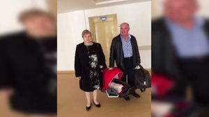 Ce mare s-a făcut sora lui Andrei Bucă, tânărul mort în incendiul din Colectiv! Micuţa Andreea, salvarea părinţilor: ”Pentru Andrei oftăm şi plângem, ea e o mare bucurie!”