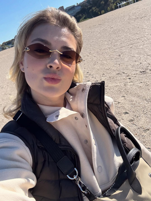 Celebra influenceriță, chemată în instanță după mai multe plângeri! Un contract banal s-a transformat în scandal
