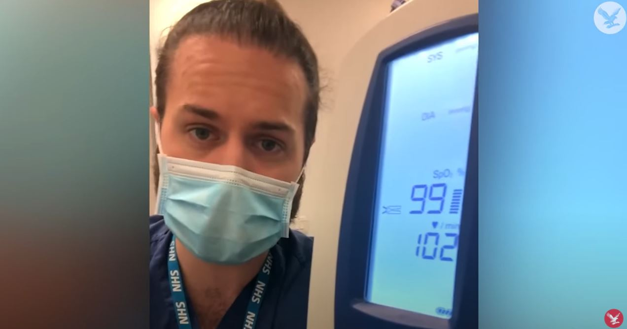 Ce se întâmplă cu respirația când porți masca de protecție! Un medic a făcut o demonstrație practică