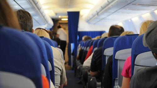 Metoda inedită folosită de un tânăr american pentru a călători mai ieftin. Cum a descoperit compania aeriană trucul său
