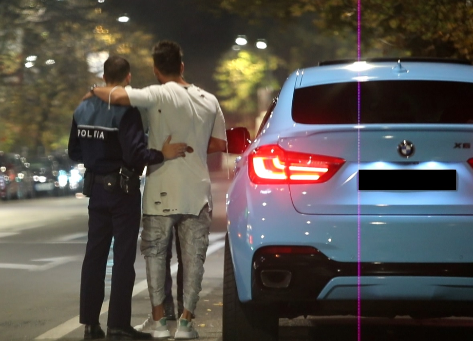 O sexy-polițistă & colegul ei l-au ”reținut” pe Dorian Popa în trafic!