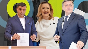 Elena Lasconi, George Simion sau Crin Antonescu, ţinutele la control! Cum s-au îmbrăcat politicienii în prima zi de vot: criticul CANCAN a dat verdictul!