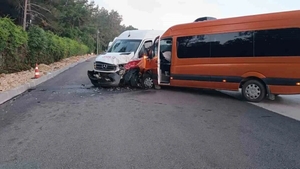 Accident grav în Antalya. Turiști români răniți după coliziunea dintre două microbuze