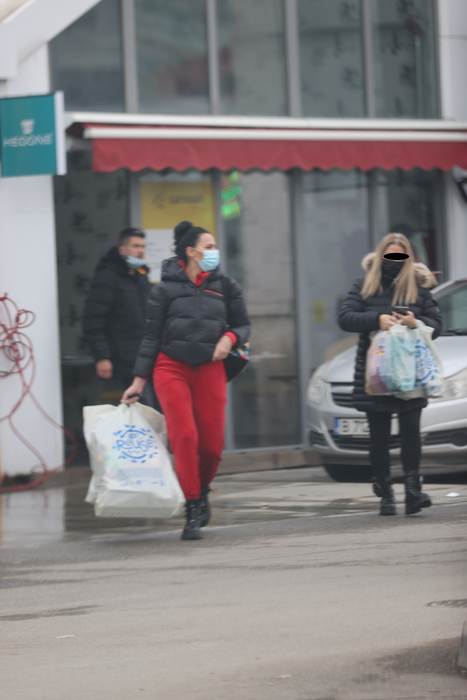 Lavinia Pîrva și-a îndeplinit sarcinile, iar apoi s-a răsfățat la shopping!  Soția lui Ștefan Bănică se descurcă în orice situație!