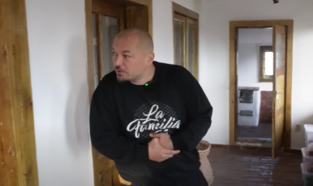 Puya și-a prezentat casa din Capitală/ Sursa foto: Captură Youtube