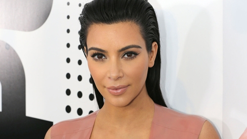 Kim Kardashian a nascut un baietel perfect sanatos
