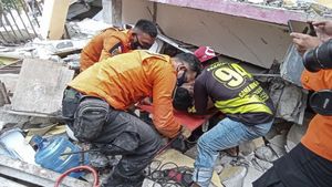 Indonezia, țara care pare blestemată. Oamenii sunt loviți de moarte din toate părțile: cutremur, inundații, alunecări de teren, avion prăbușit în mare și un nou record de cazuri COVID-19