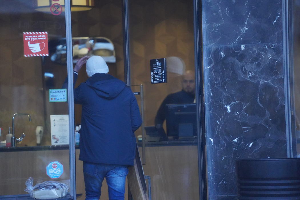 BRomania a ajuns pe scaunul frizerului