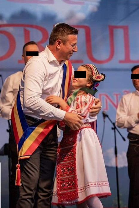 Saveta Bogdan i-a luat apărarea primarului din Sângeorz-Băi care și-a filmat fiica dezbrăcată în timp ce o umilea! Dezvăluiri despre Traian Ogâgău: “El o iubește foarte mult”