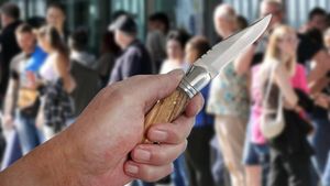 O femeie a fost atacată de un recidivist în sectorul 2 din București. Victima a ajuns la spital