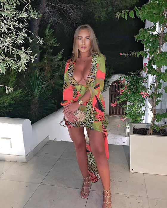 Scandal sexual în showbizul din Marea Britanie! Mai multe vedete, ofertate de bărbați celebri și șeici să facă amor pe bani. Ce a pățit o artistă care a acceptat propunerea pentru aproape 12.000 €