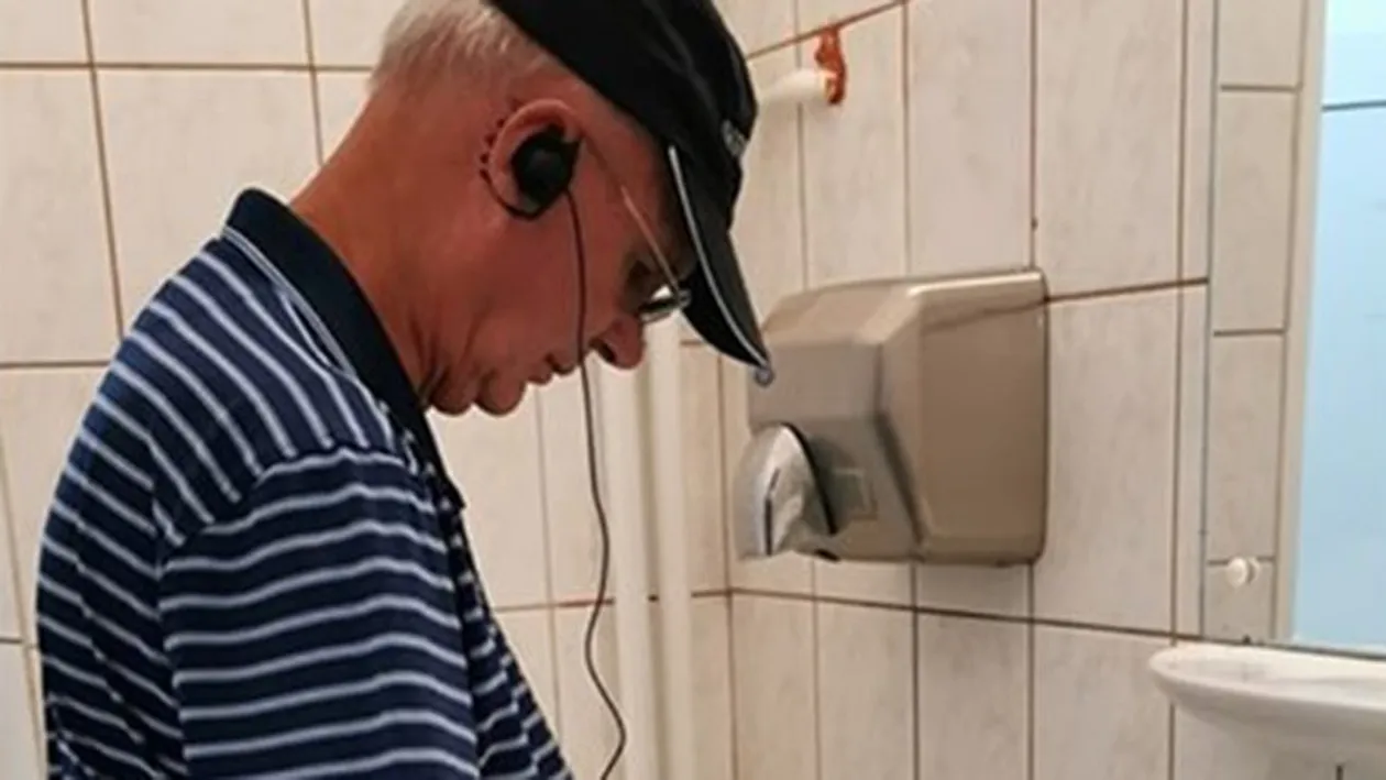 Și noi suntem ăia înapoiați?! Turist american, fotografiat făcându-și nevoile în chiuveta Muzeului de Istorie din Constanța