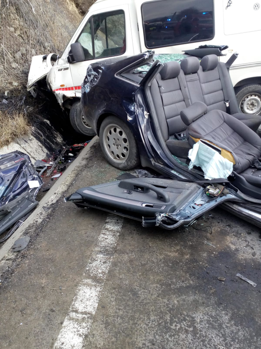 Accident cumplit în Mureș! Sunt șase victime printre care și copii, după ce două autoturisme s-au ciocnit violent