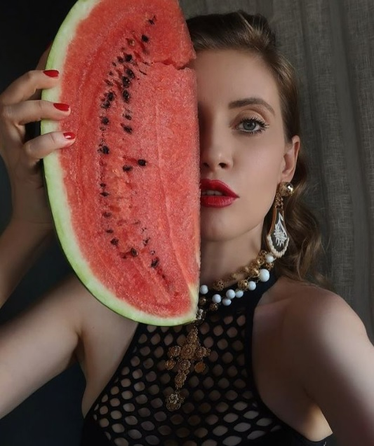 Iulia Albu adoră ținutele extravagante