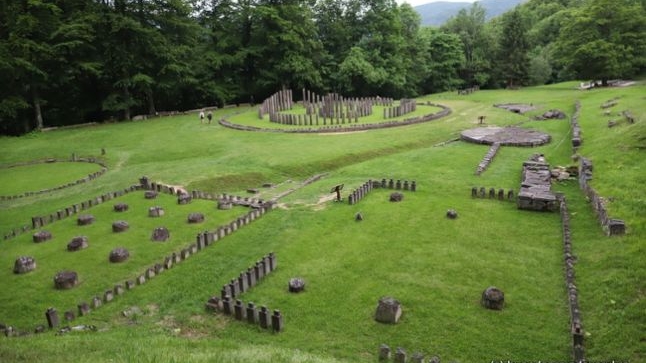 Trei persoane lovite de fulger, în situl arheologic Sarmisegetusa. Una dintre ele a murit