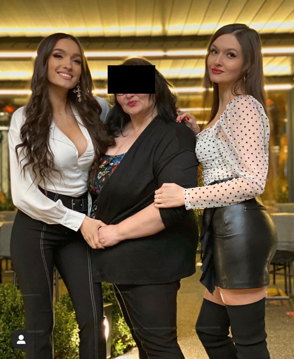 Viviana Sposub, alături de sora ei și de mama lor (Foto: Instagram)
