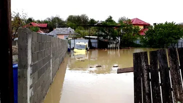 Sute de gospodării afectate de inundațiile din ultimele 24 de ore