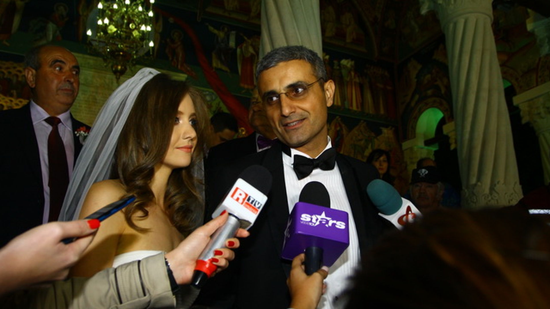Cu 50 de lei au mancat pe saturate! Cu ce-a putut sa-si serveasca Robert Turcescu nuntasii, la pizzerie!