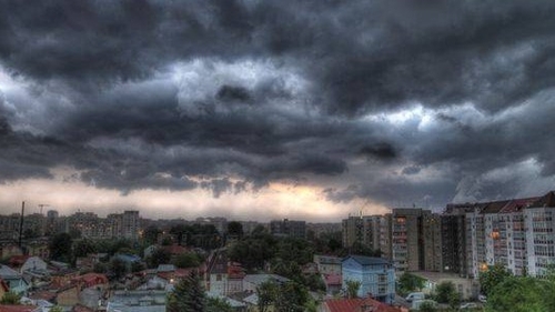 Cod galben de furtună în București! Posibil să cadă grindină