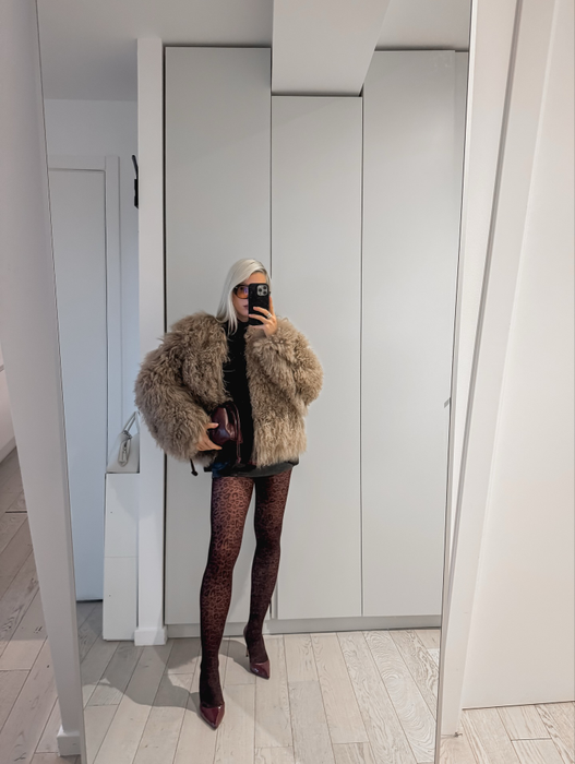 Cum arată apartamentul de lux în care locuiește Carmen Grebenișan! Influencerița a schimbat macazul: „M-am lăsat de stilul industrial”